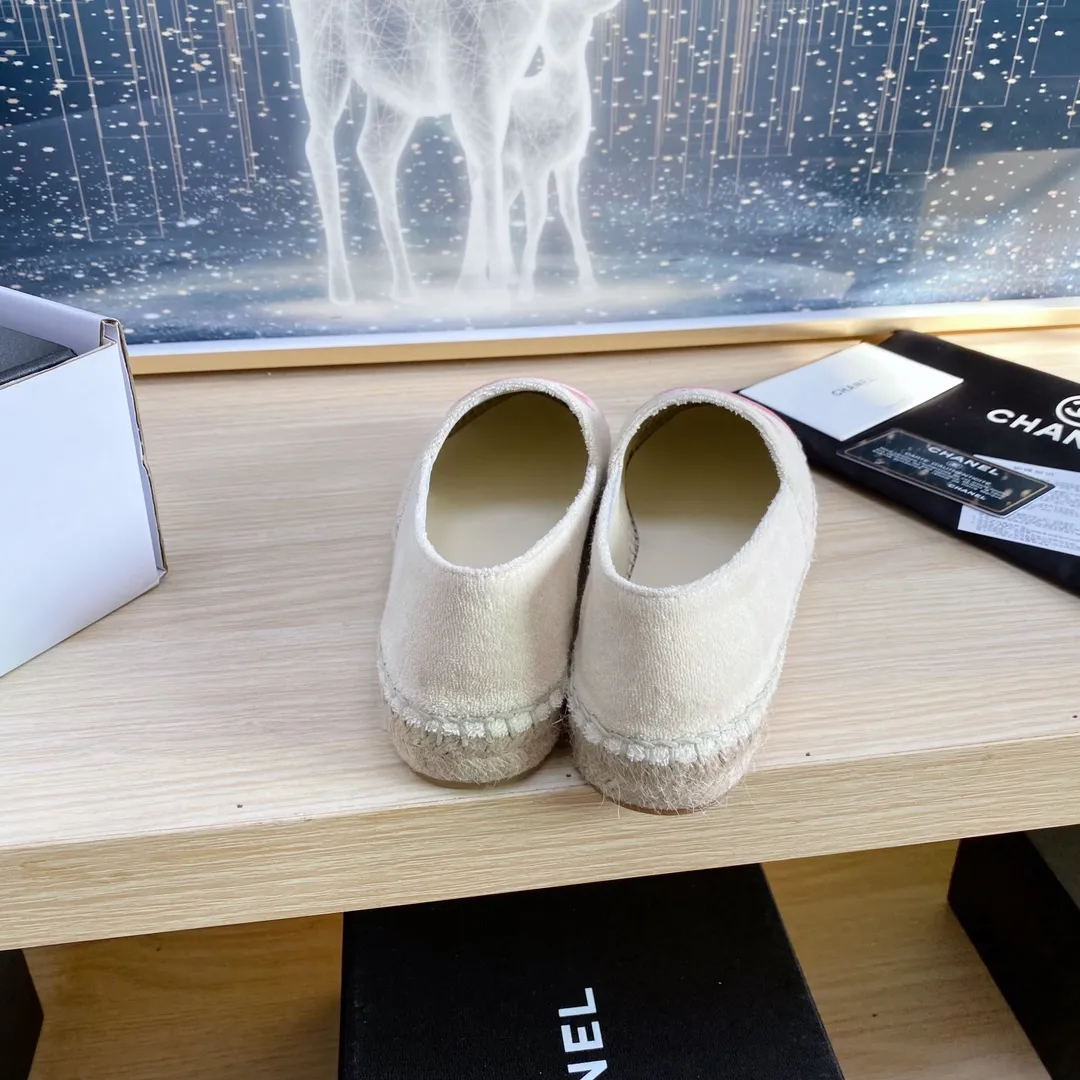 👟👟Ex-factory price 440👟👟 24s new color Chanel ✈️2023s spring and summer new fisherman shoes 😍😍Taikoo Hui purchased three pairs of original development 🐂🐂with purchasing white double-layer outer packaging 🤩Original one-to-one shipment ❗️❗️Code number: 34-42 (34 41 42 customized)